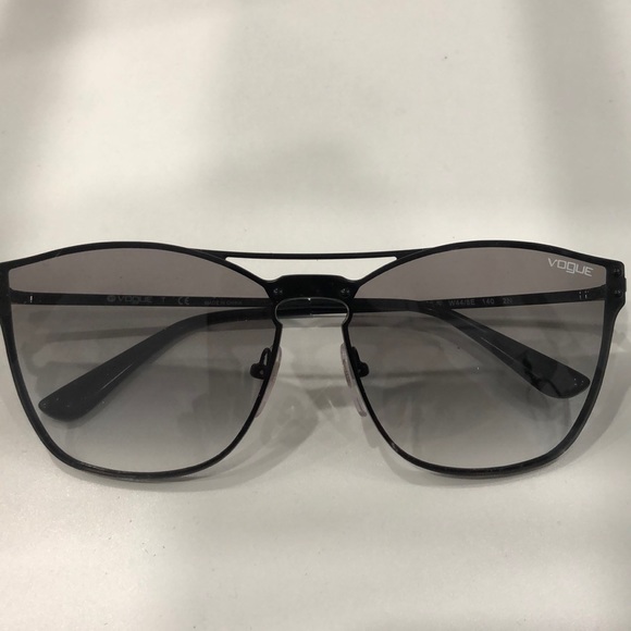 Vogue sunglasses - Picture 3 of 3